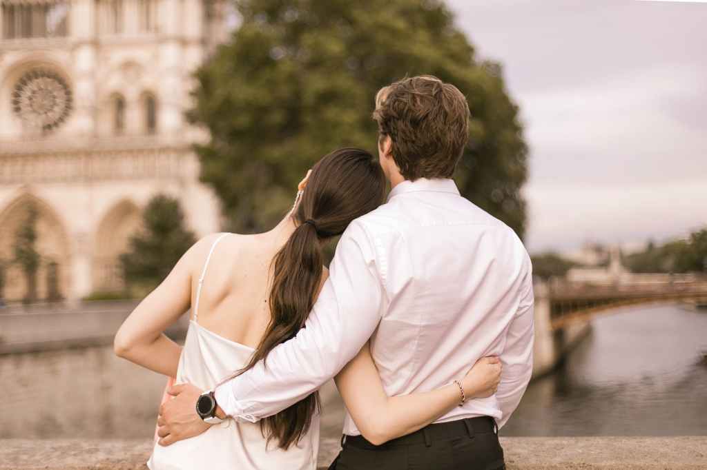 Paris en Amour : Un Guide Inoubliable pour la Saint-Valentin avec Voilà Tours